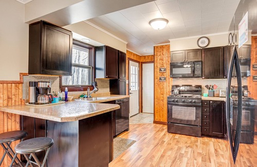 Hayward Casa | Hayward Home w/ Private Deck, Fire Pit & Kayak!