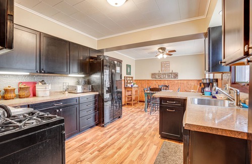 Hayward Casa | Hayward Home w/ Private Deck, Fire Pit & Kayak!
