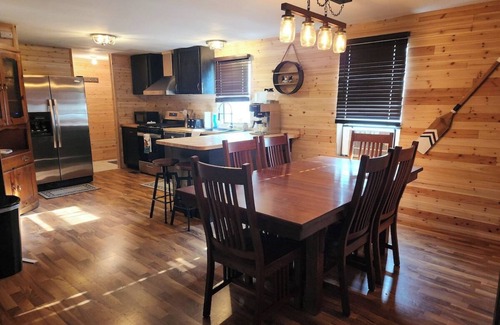 Shingleton Cabina | Haywire Haus, Pictured Rocks, Hot Tub, ORV Trail