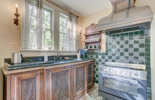 Greater Belhaven Apartamento | “Hazel”-Beautiful 1937 vintage Belhaven Apt.!