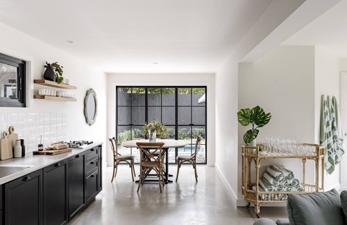 Berry Casa | Hazel House: Luxury, country style with pool in the heart of historical Berry.