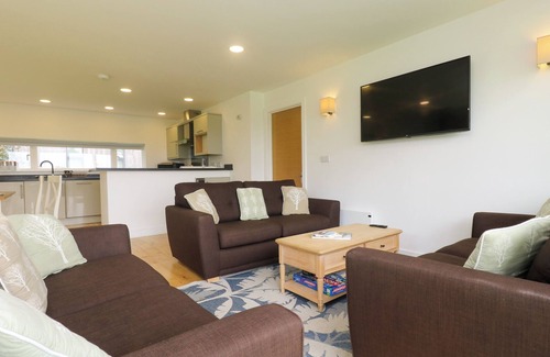 Carnon Downs Cabaña | HAZEL, with open fire in Truro
