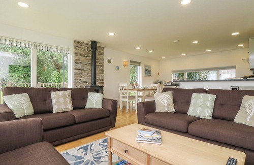 Carnon Downs Cabaña | HAZEL, with open fire in Truro