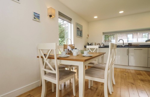Carnon Downs Cabaña | HAZEL, with open fire in Truro
