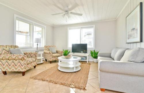 Cherry Grove Beach Casa | HAZELS CHILD II Beach House DIRECT OCEANFRONT Ocean and Pier Views