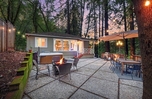 Hacienda Casa | Hazels Hideaway: Hot Tub | Redwoods | Bonus Room!
