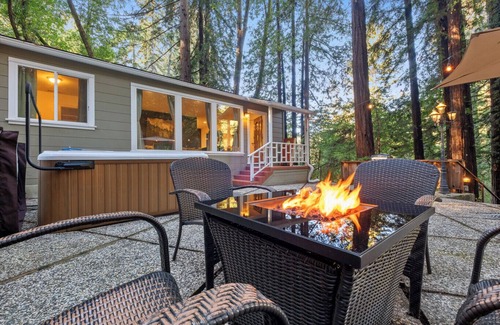 Hacienda Casa | Hazels Hideaway: Hot Tub | Redwoods | Bonus Room!