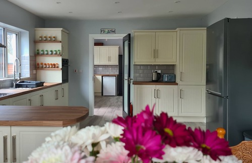 Letterkenny Casa | Hazelwood Lodge: Modern Bright & Spacious Bungalow with a Beautiful Valley View.
