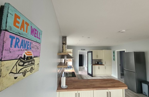 Letterkenny Casa | Hazelwood Lodge: Modern Bright & Spacious Bungalow with a Beautiful Valley View.