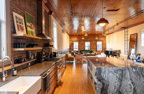 Hudson Casa | HC Turner Building: Expansive Loft in Hudson