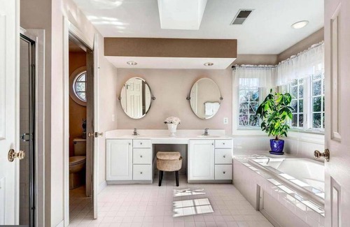 Butler Casa | Heading to the BMW Classic - This 5-bedroom home is 3 Miles from the Tournament
