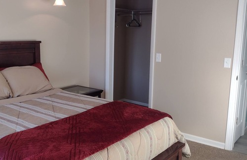 Baraboo Casa | Healthcare Workers!! 2 BR 1 Ba Lower Level Suite, Private Backyard.