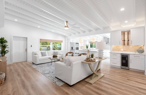 Midtown Casa | HEART AND SOUL ~ Sophisticated 5 BR / Near Beach / Perfect Fireworks Spot!