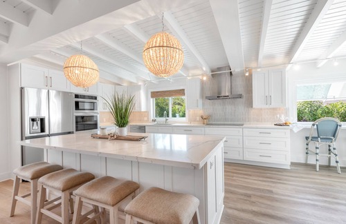 Midtown Casa | HEART AND SOUL ~ Sophisticated 5 BR / Near Beach / Perfect Fireworks Spot!