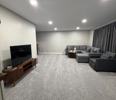 Burns Park Casa | Heart of Ann Arbor Stay