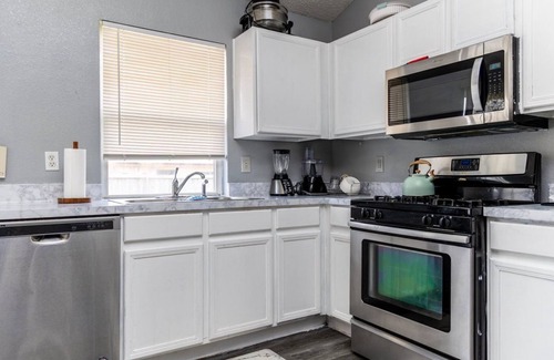 Southeast Arlington Casa | Heart of Arlington, Cozy Home