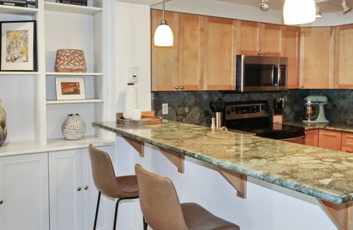 Old Ballard Casa | Heart of Ballard 2-bed condo, the feel of New York Brownstone w/ a Seattle twist