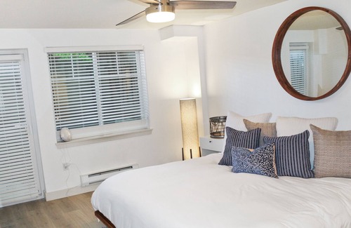 Old Ballard Casa | Heart of Ballard 2-bed condo, the feel of New York Brownstone w/ a Seattle twist