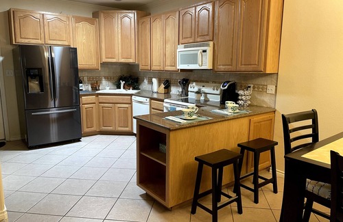Boerne Casa | Heart of Boerne Townhome 4 min walk to Hill Country Mile, Cibolo Creek & more!
