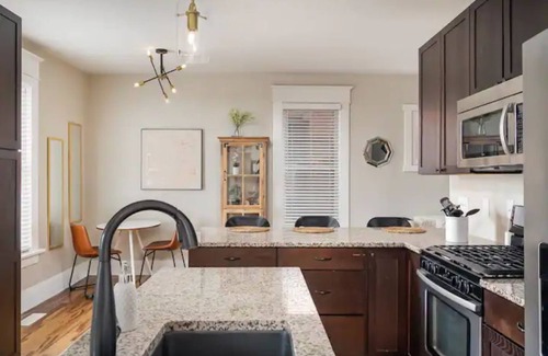 Victorian Village Casa | Heart of Columbus- Private Parking & Yard