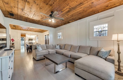Knox - Henderson Casa | Heart of Dallas, 3 Bedroom, King Bed, Amazing Backyard