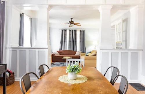 Columbus Casa | Heart of Downtown Craftsman Walk to Shops Dining
