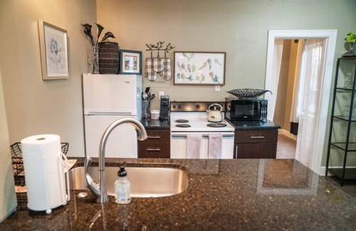 Norkirk Apartamento | Heart of Downtown Kirkland - 500 Feet from the Beach