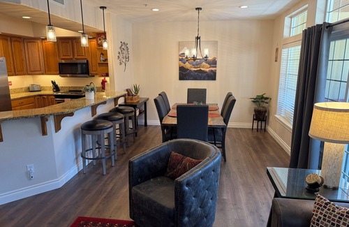 Leavenworth Condominio | Corazón del centro de Leavenworth - pasos de todo