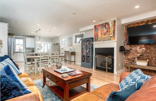 Newburyport Casa | Heart of Downtown Newburyport | Urban Loft Living