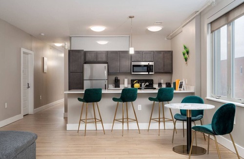 Market East District Apartamento | Heart of Downtown Indy 2BR Gem