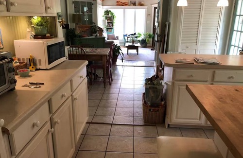 Southport Casa | Heart of DT Southport with private, fenced yard! Perfect for pets! Sleeps 4