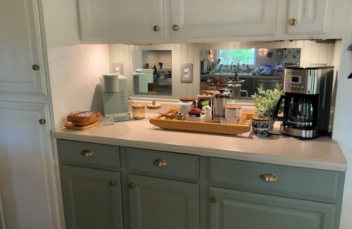 Southport Casa | Heart of DT Southport with private, fenced yard! Perfect for pets! Sleeps 4