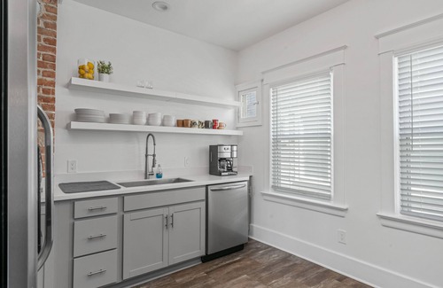 Bryant Apartamento | **Heart of Elmwood Village cozy apartment**