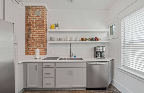 Bryant Apartamento | **Heart of Elmwood Village cozy apartment**