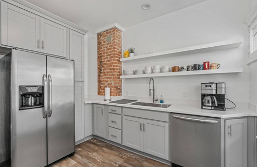 Bryant Apartamento | **Heart of Elmwood Village cozy apartment**