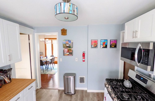 North Buffalo Apartamento | Heart of Hertel Prime Location in Buffalo with A/C and Parking!!!