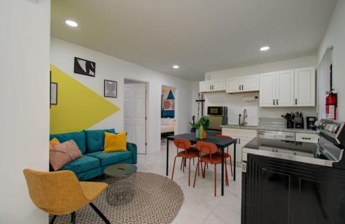 Greater East End Casa | Heart of Houston - 8-BD 4-BA with Yard