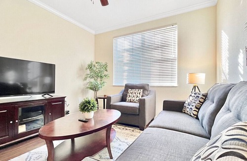 Westchase Apartamento | Heart of Idyllic Westchase, Private Garage
