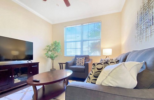 Westchase Apartamento | Heart of Idyllic Westchase, Private Garage