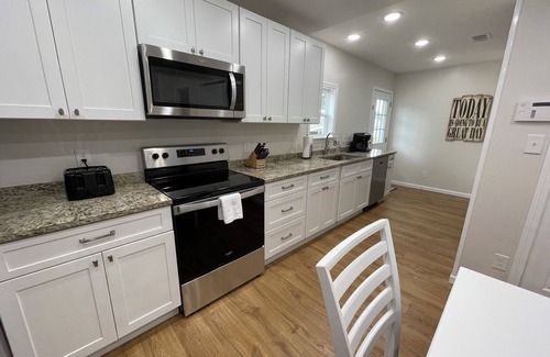 Macon Casa | Heart of Ingleside Village, 3 bedroom with AC Macon