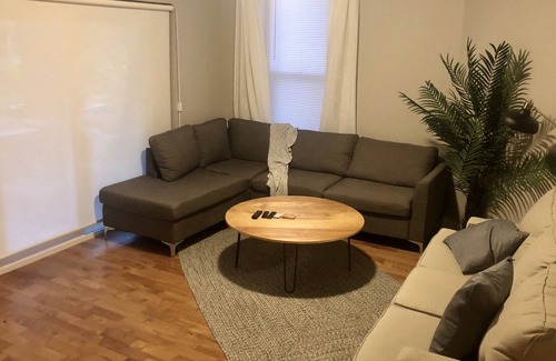 Hanover Place Casa | Bellamente renovado hogar en el corazón de KC