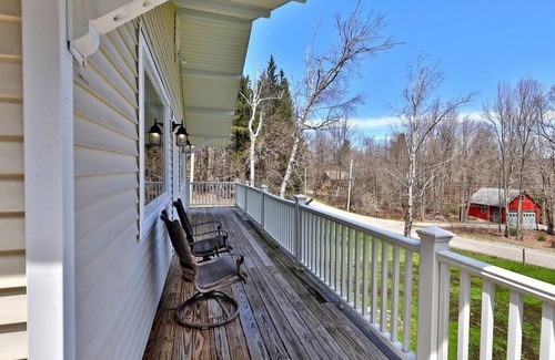 Ludlow Casa | Heart of Ludlow 5 fully stocked and minutes from Okemo Base