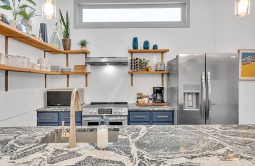 Tulane - Gravier Casa | This house is a 5 bedroom(s), 3 bathrooms, located in New Orleans, LA.