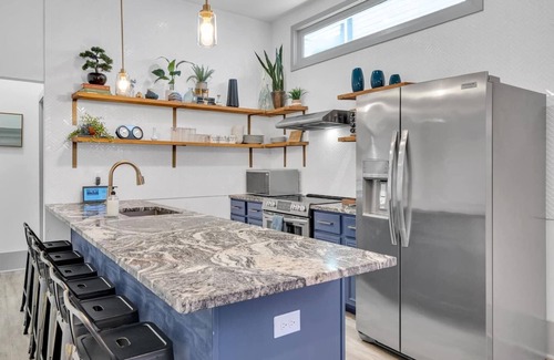 Tulane - Gravier Casa | This house is a 5 bedroom(s), 3 bathrooms, located in New Orleans, LA.