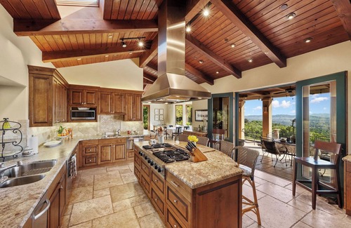 Sonoma Casa | Heart of Oaks Ranch - A Private Hilltop Wine Country Retreat