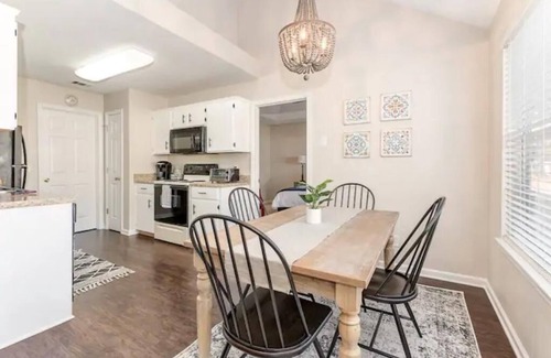 Pooler Casa | Heart of Pooler- Family friendly w/ garage parking