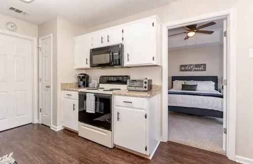 Pooler Casa | Heart of Pooler- Family friendly w/ garage parking