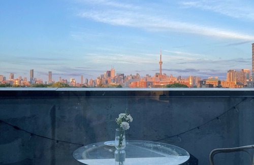 Little Portugal Condominio | Heart of Queen West! Perfect 1bedroom condo with terrace and view