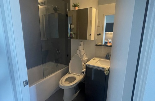 Little Portugal Condominio | Heart of Queen West! Perfect 1bedroom condo with terrace and view