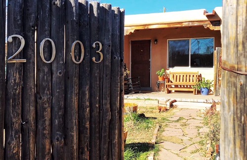Southside Casa | Corazón de Santa Fe Casita con amenidades orgánicas!